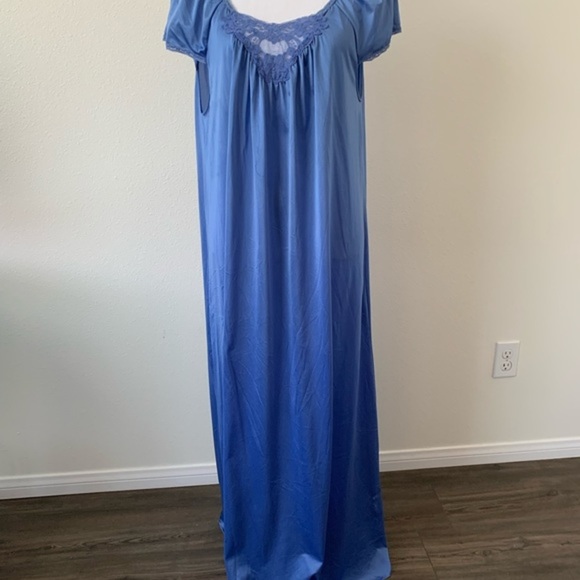 Lorraine night Gown - Picture 1 of 8